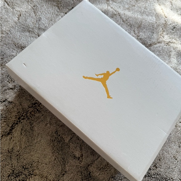 Nike Women Air Jordan 1 Lows NWT - Picture 11 of 11